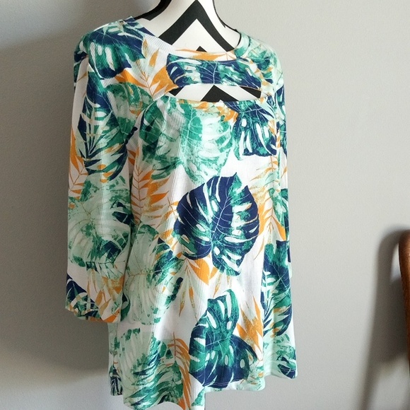 New Leaf Top - Picture 3 of 5